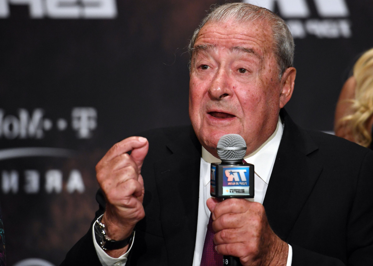 Арум про Ломаченко: «Люди сошли с ума. Василий показал одно среднее выступление, и все его списали»