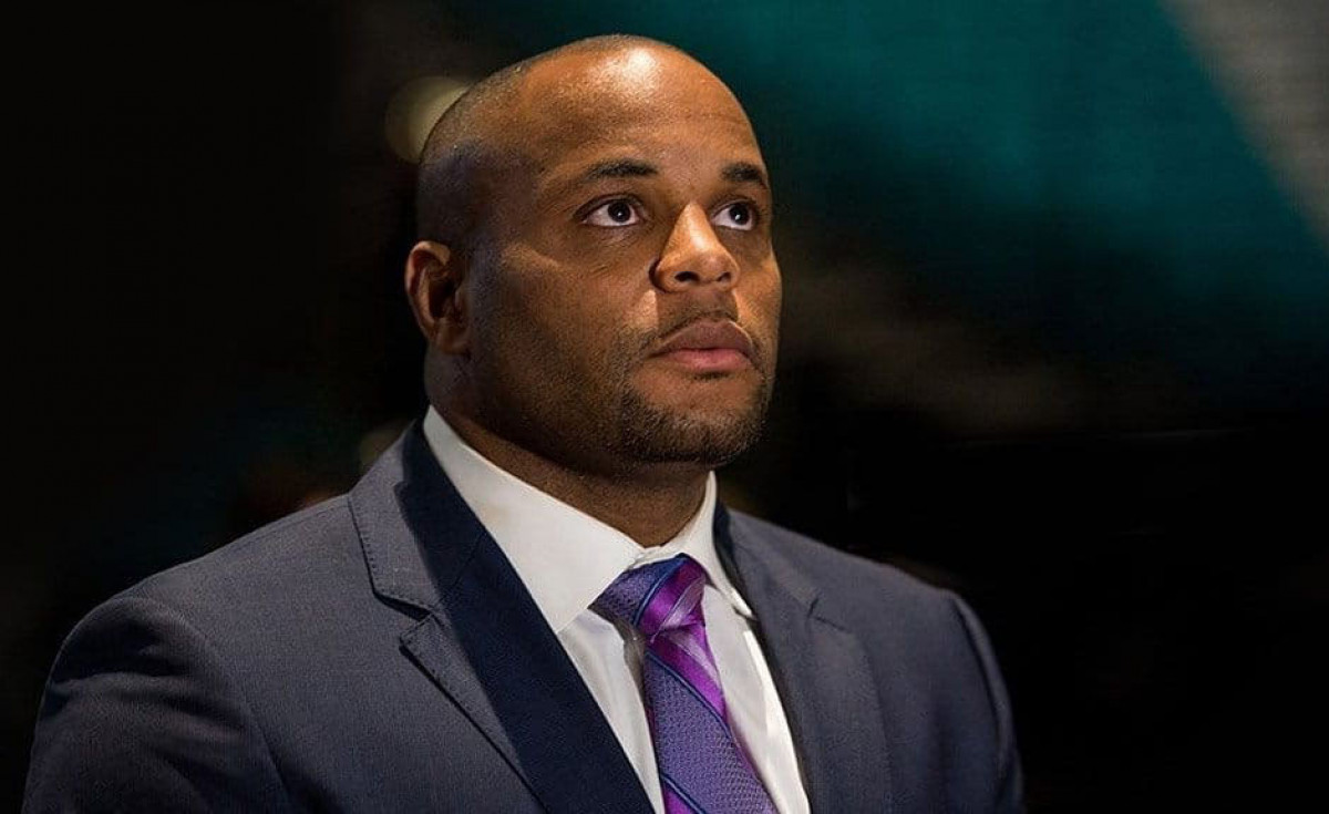 Кормье: «Оливейра на уровень ниже Махачева»