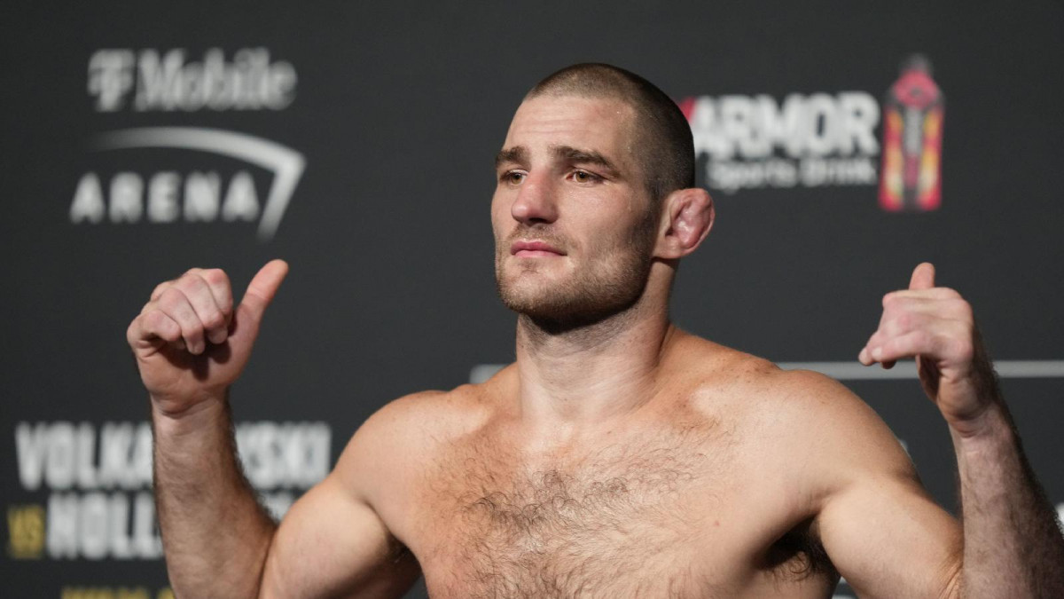 Кевин Холланд: «У Стрикленда не хватит красивых движений, чтобы танцевать с Адесаньей в клетке»