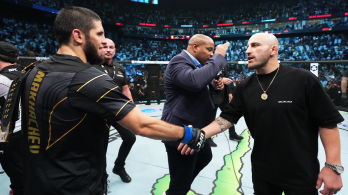 Кормье: «Ислам Махачев недооценил Волкановски в первом бою, на UFC 294 этого не будет»