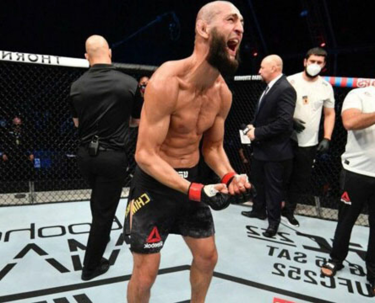 Хамзат Чимаев получил травму на UFC 294, его титульный поединок в среднем весе откладывается