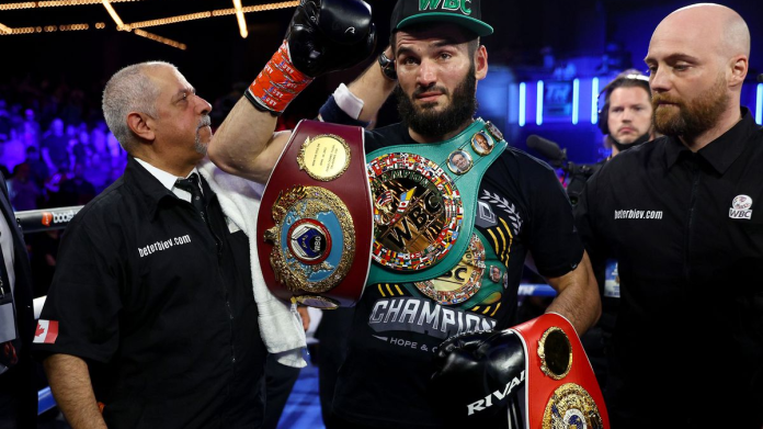 Тренер Бетербиева о бое со Смитом: «У Артура чуть больше навыков бокса»