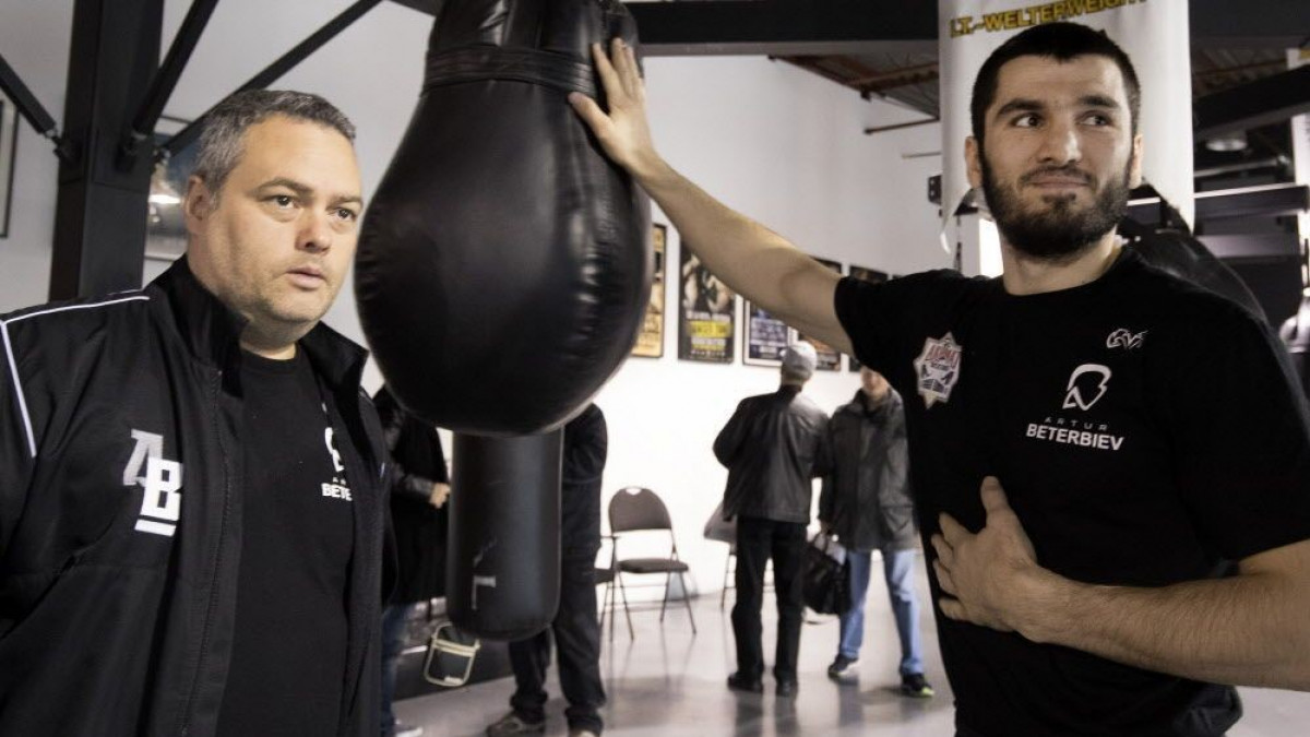 Тренер Артура Бетербиева рассказал план подготовки боксёра на бой с Дмитрием Биволом