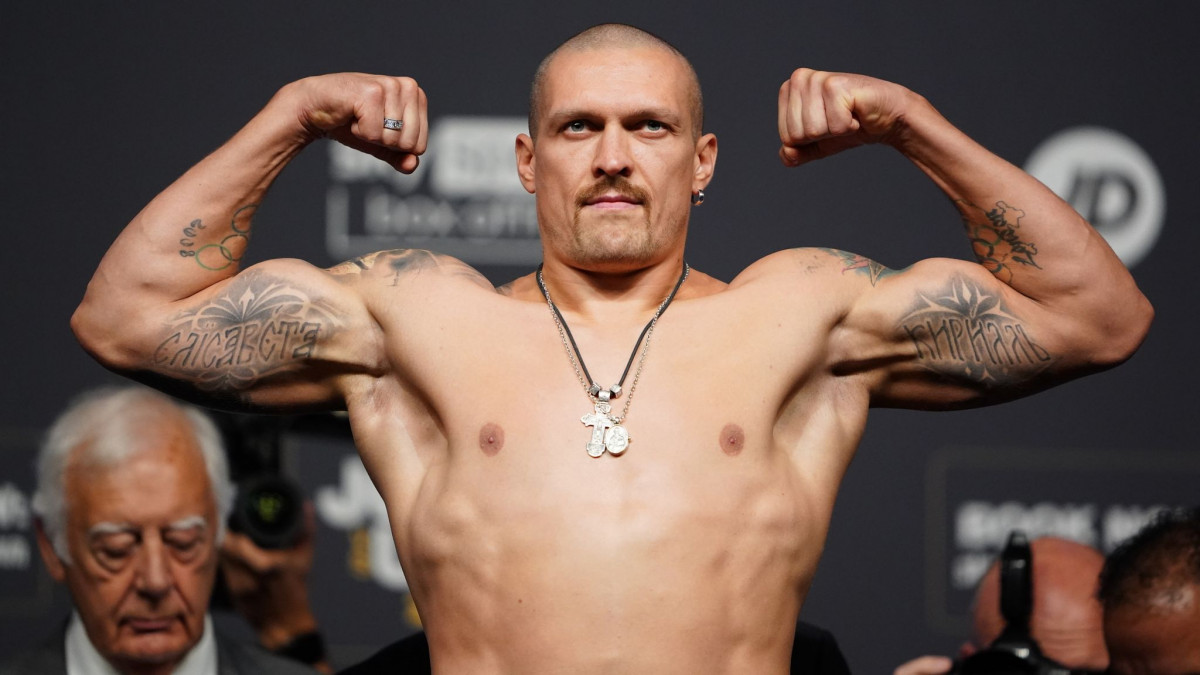Александр Усик получил отсрочку от WBO