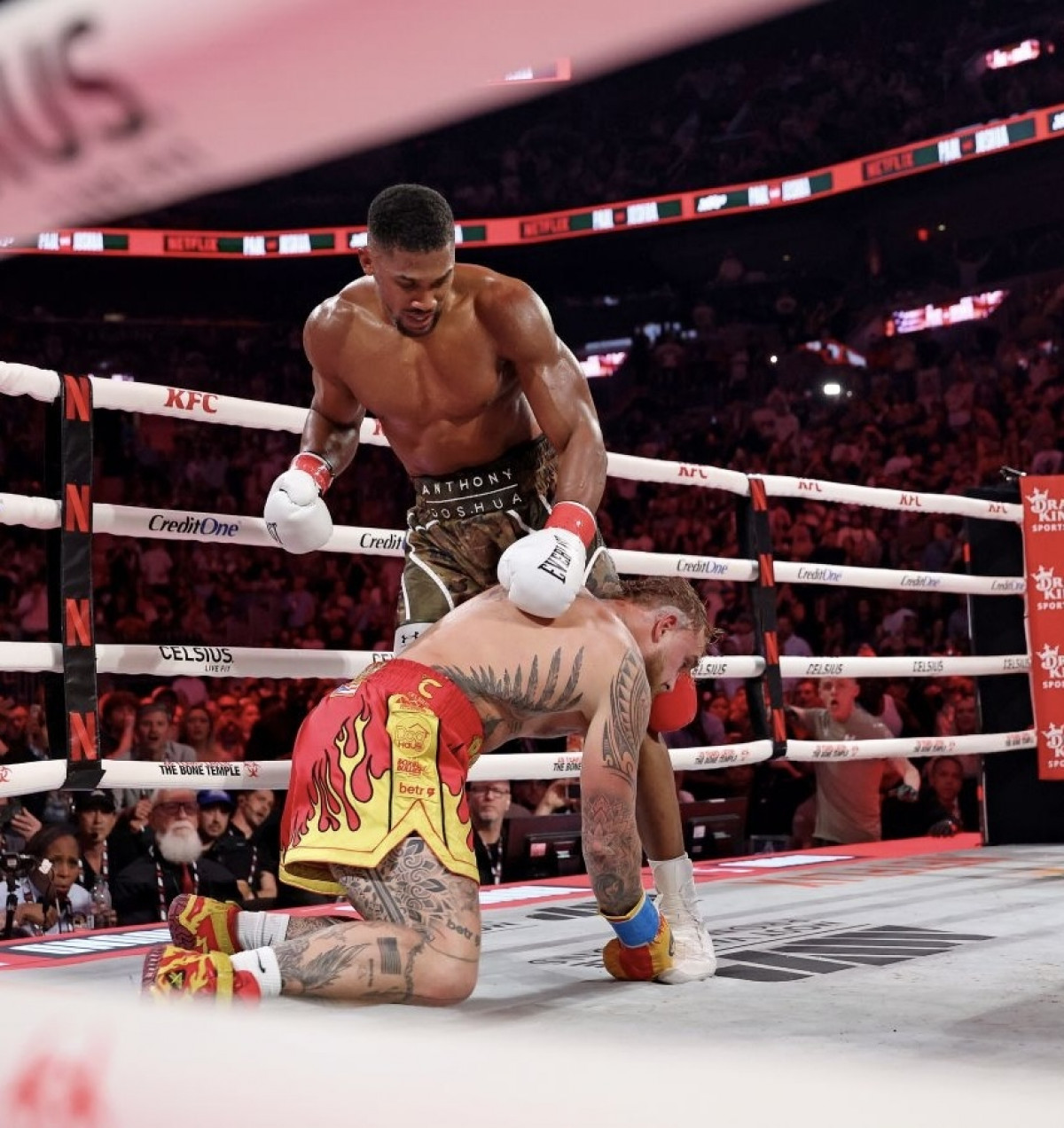 Промоутер Пола доволен боем Джейка с Джошуа