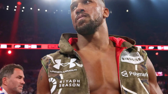 Промоутер Энтони Джошуа дал понять, что точку в вопросе карьеры супертяжа поставит только сам боксер