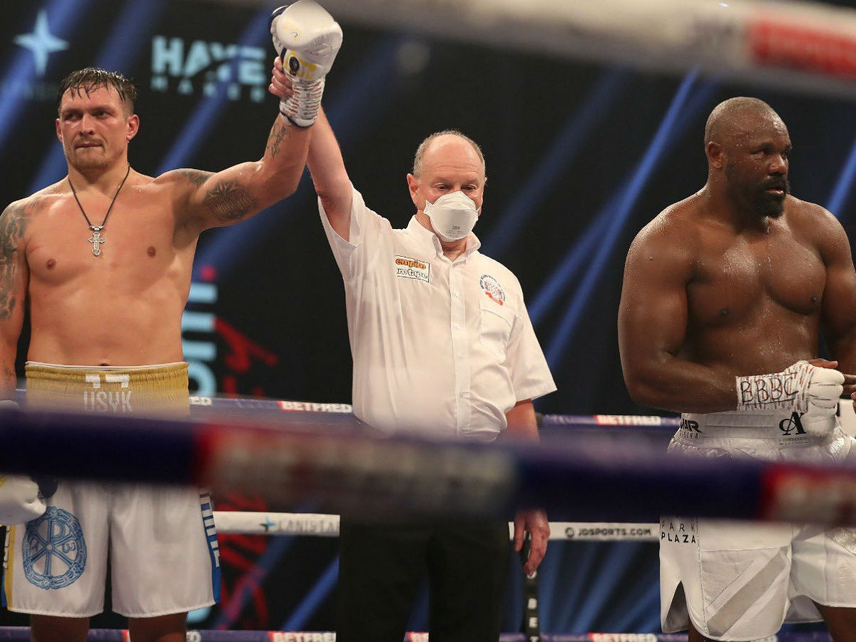 Тренеры Усика признали поражение Александра в бою с Чисорой