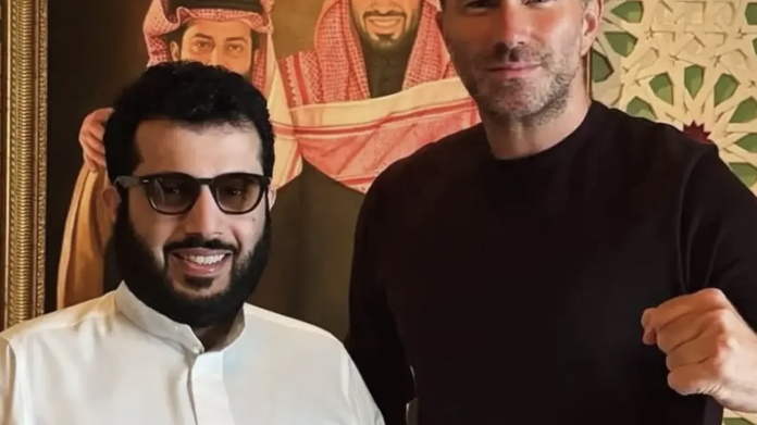 Эдди Хирн эмоционально поделился о своих отношениях с Турки Аль аш-Шейхом и Конором Бенном