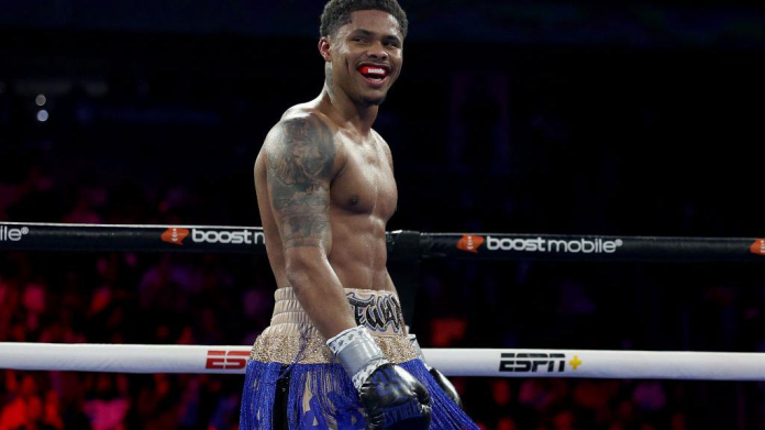 Шакур Стивенсон думает над возвращением в легкий вес