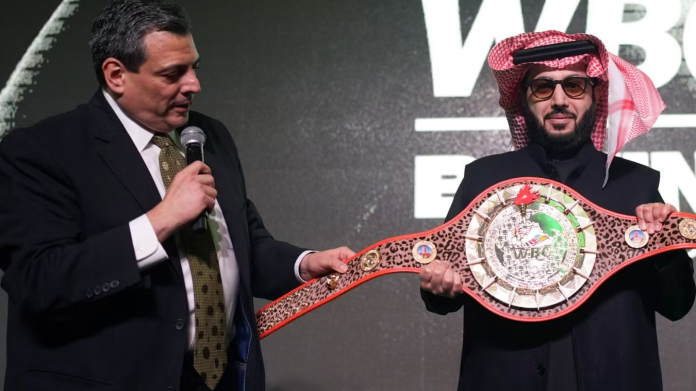 Президент WBC Маурисио Сулейман отреагировал на решение Александра Усика объявить титулы вакантными